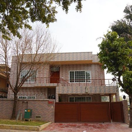 Bed and Breakfast Grand Royal Islamabad Esterno foto