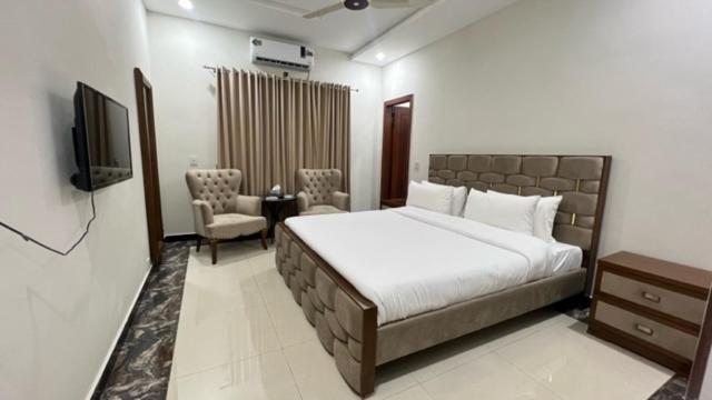 Bed and Breakfast Grand Royal Islamabad Esterno foto