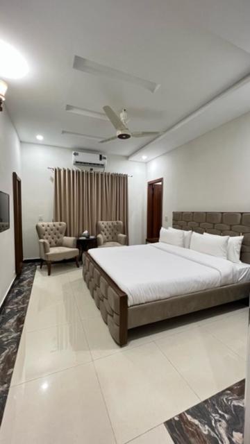 Bed and Breakfast Grand Royal Islamabad Esterno foto