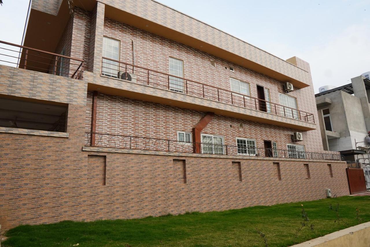 Bed and Breakfast Grand Royal Islamabad Esterno foto