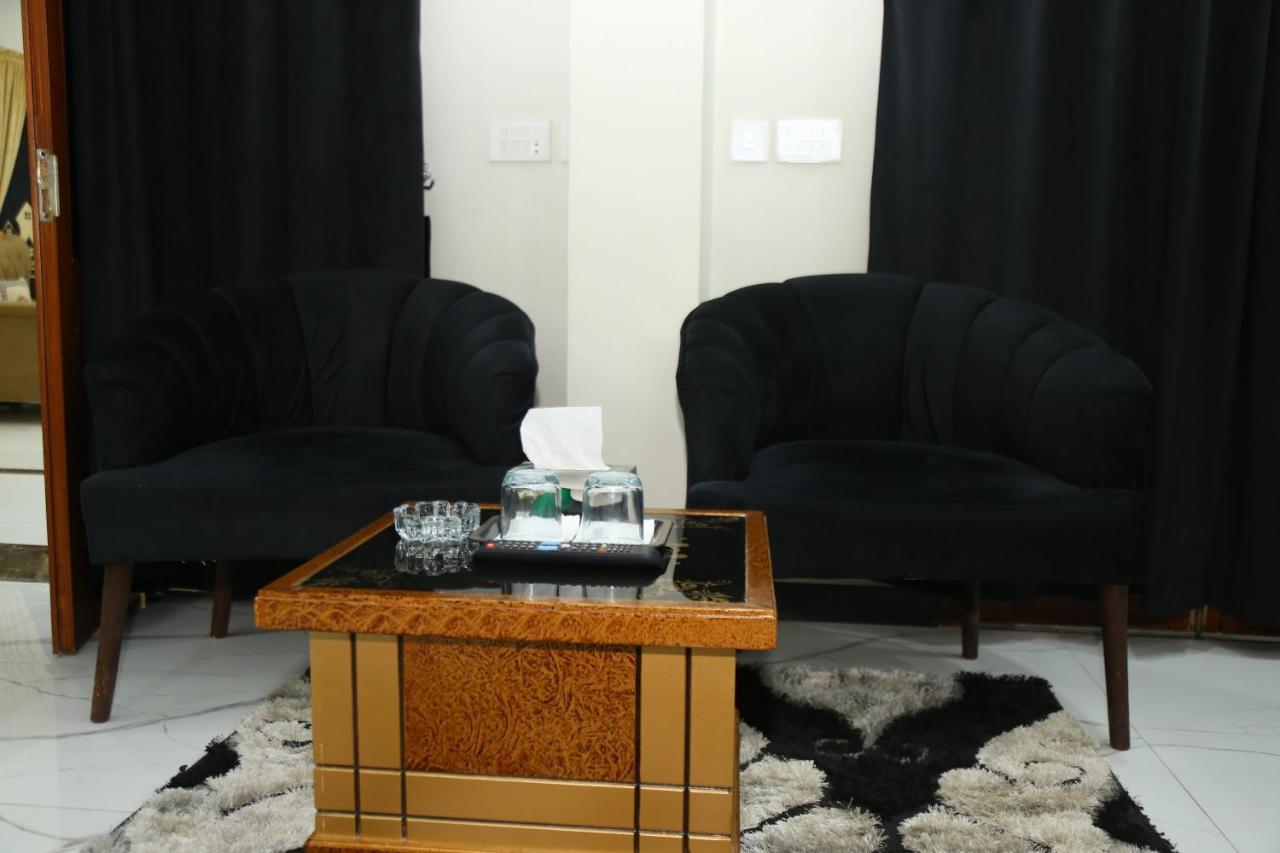 Bed and Breakfast Grand Royal Islamabad Esterno foto