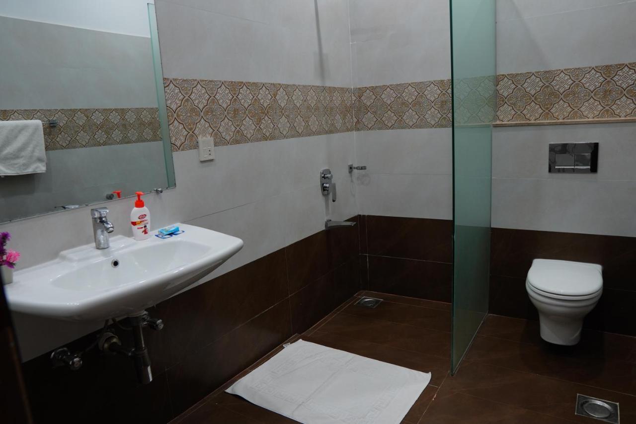 Bed and Breakfast Grand Royal Islamabad Esterno foto