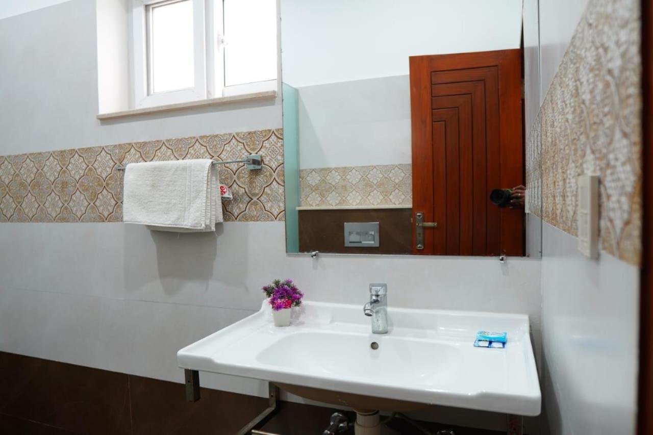 Bed and Breakfast Grand Royal Islamabad Esterno foto