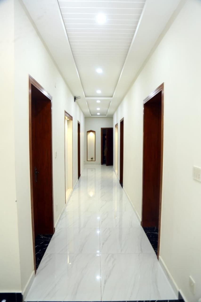 Bed and Breakfast Grand Royal Islamabad Esterno foto