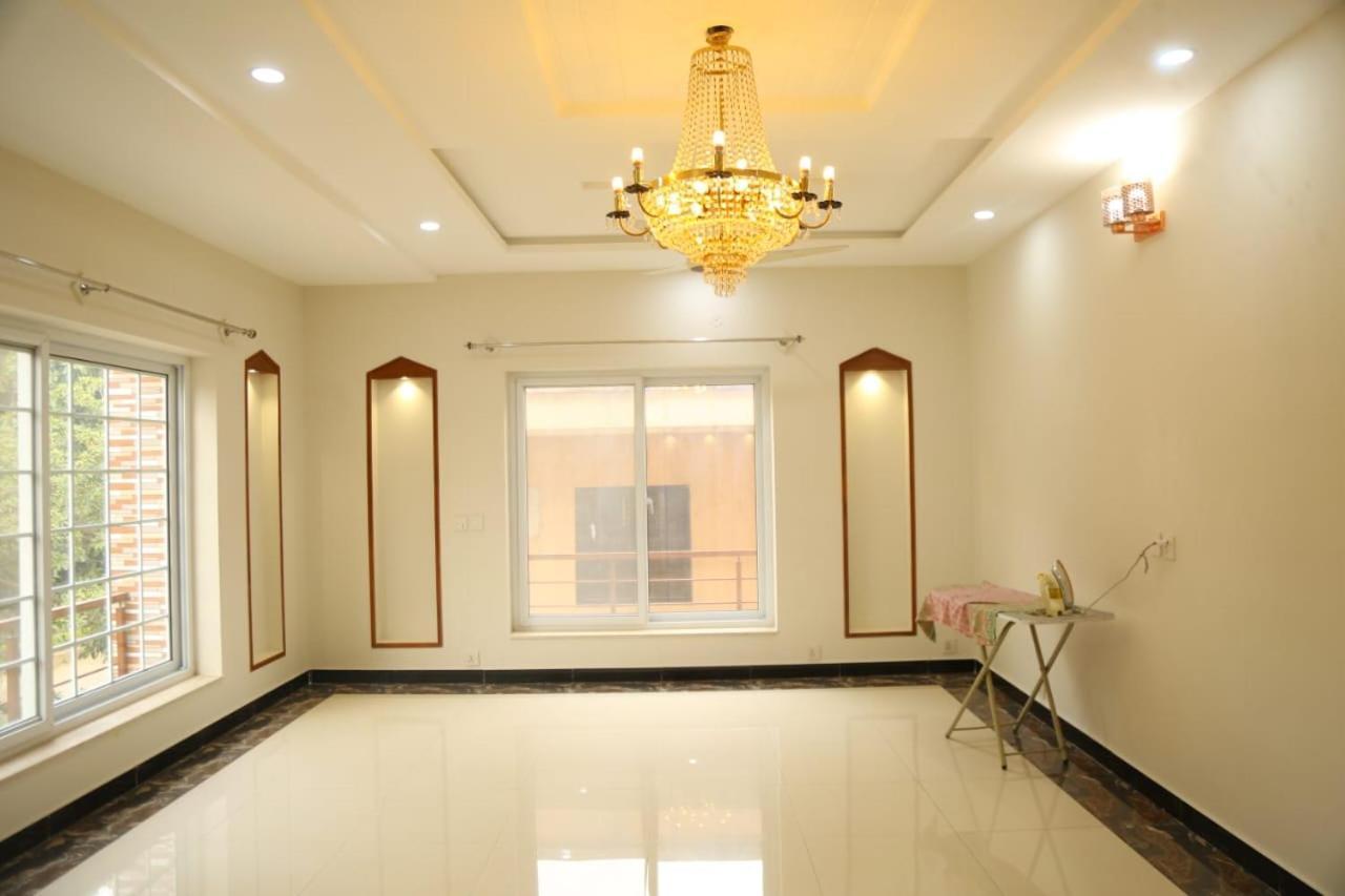 Bed and Breakfast Grand Royal Islamabad Esterno foto