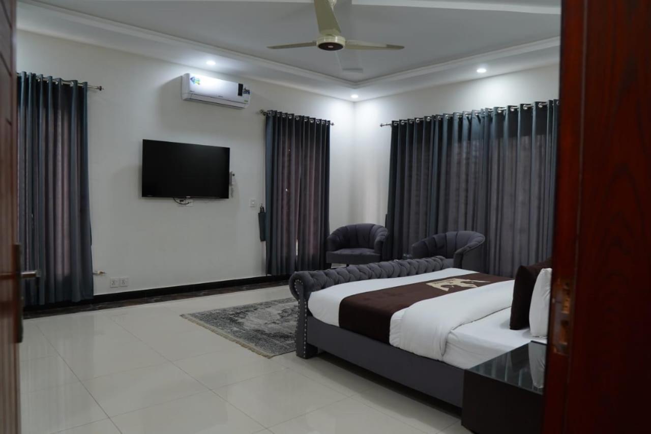Bed and Breakfast Grand Royal Islamabad Esterno foto
