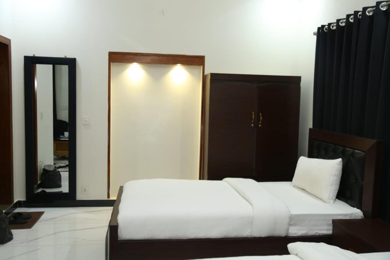 Bed and Breakfast Grand Royal Islamabad Esterno foto